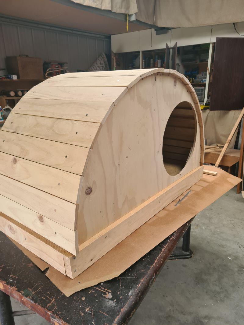 DIY Delux dog house (17).jpg