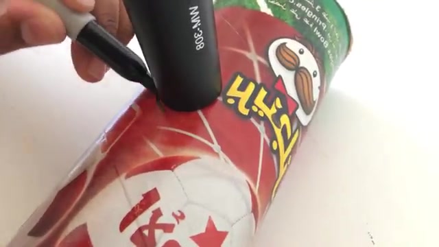 DIY PRINGLES MIC STAND LIFE HACK 112.jpg