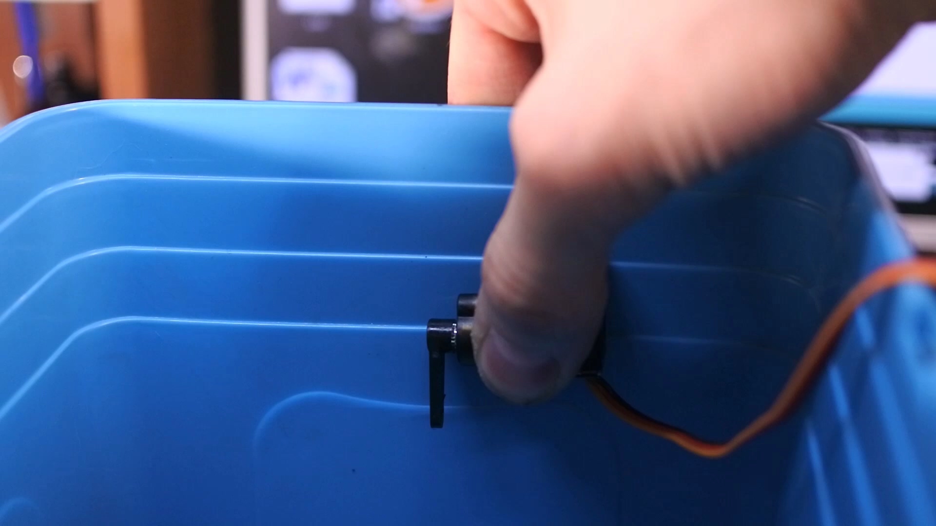 DIY robot trashcan.mp4_20160825_084508.187.jpg