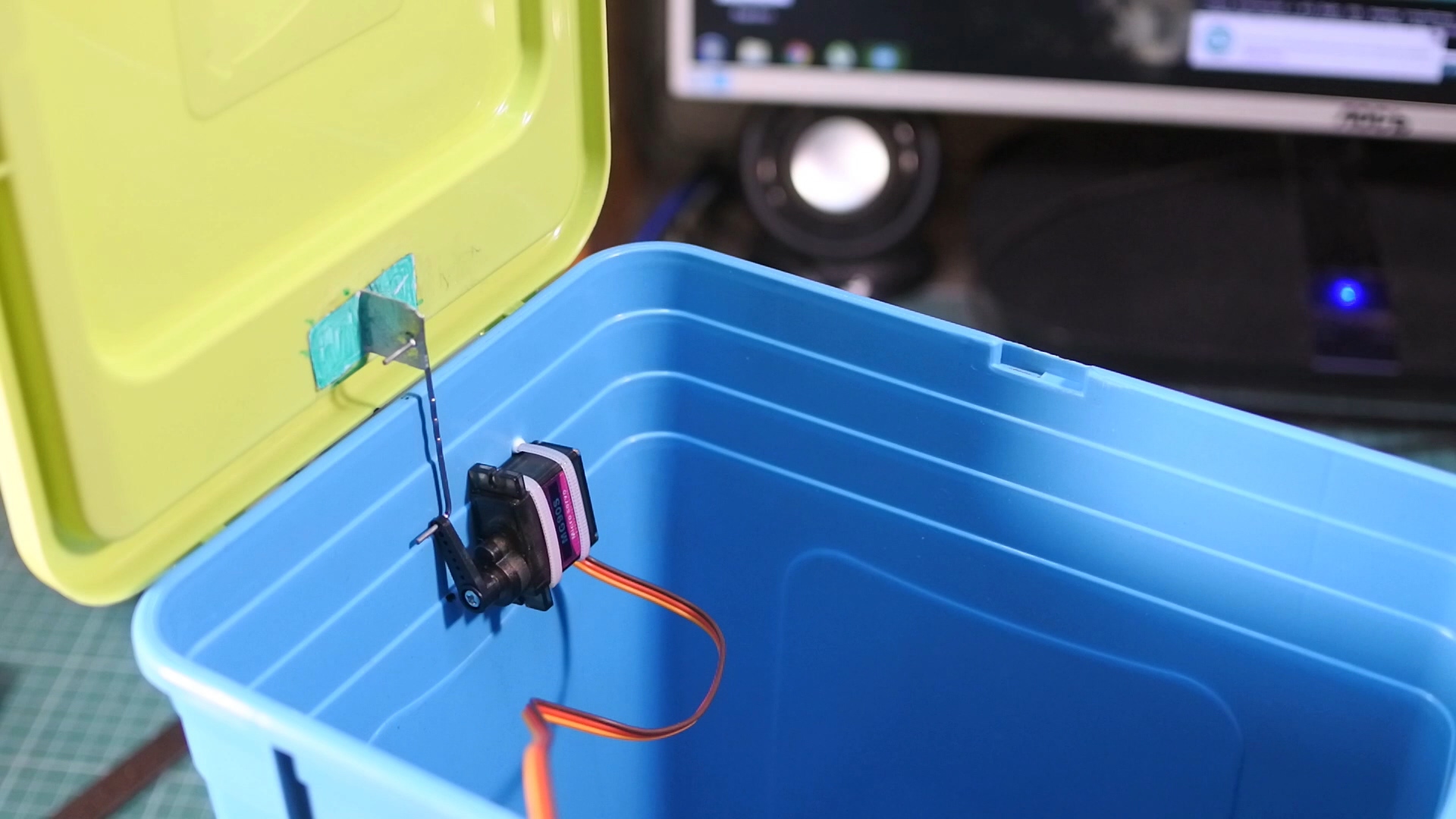 DIY robot trashcan.mp4_20160825_084521.483.jpg