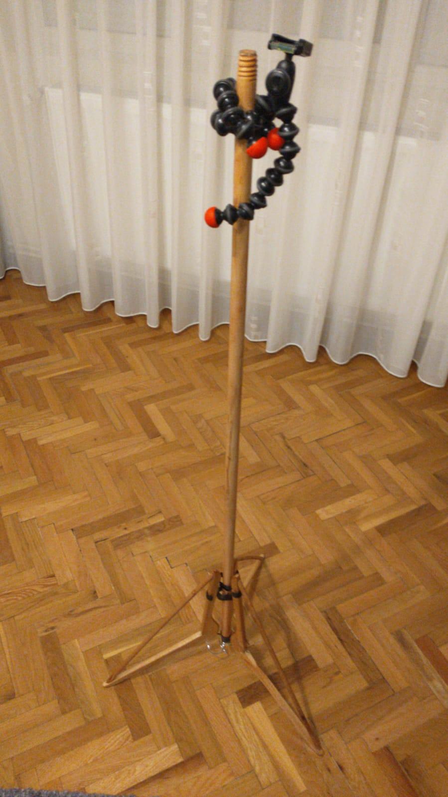 DIY-AdHoc-Tripod-fromBroomHandle&amp;ClothesHangers-4.jpeg