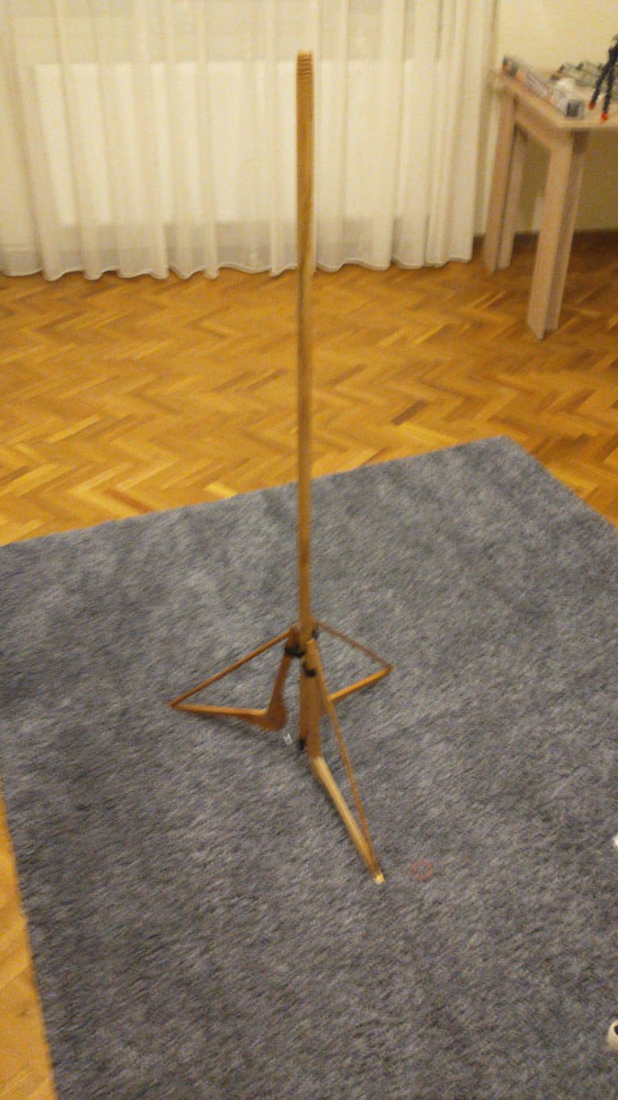 DIY-AdHoc-Tripod-fromBroomHandle&amp;ClothesHangers-3.jpeg