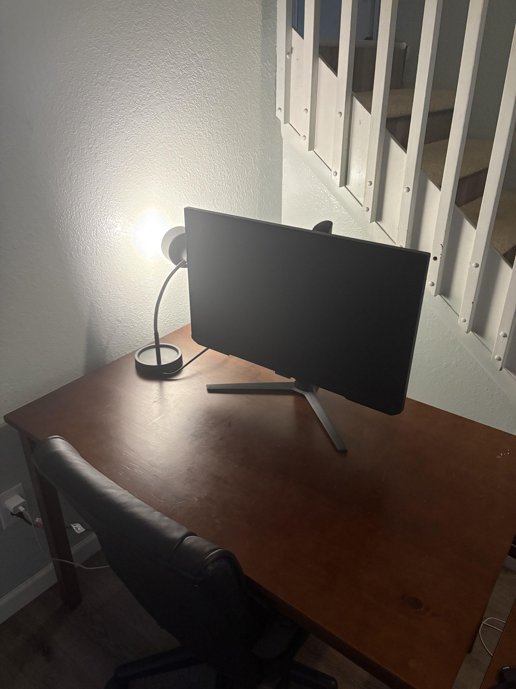 Desk Desk.jpg