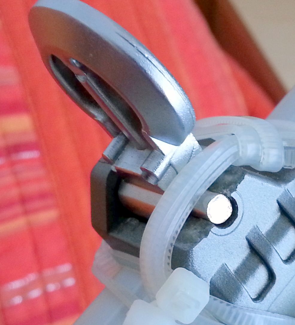 Detail on Final step Velbon VGB-36 tripod fixed.jpg