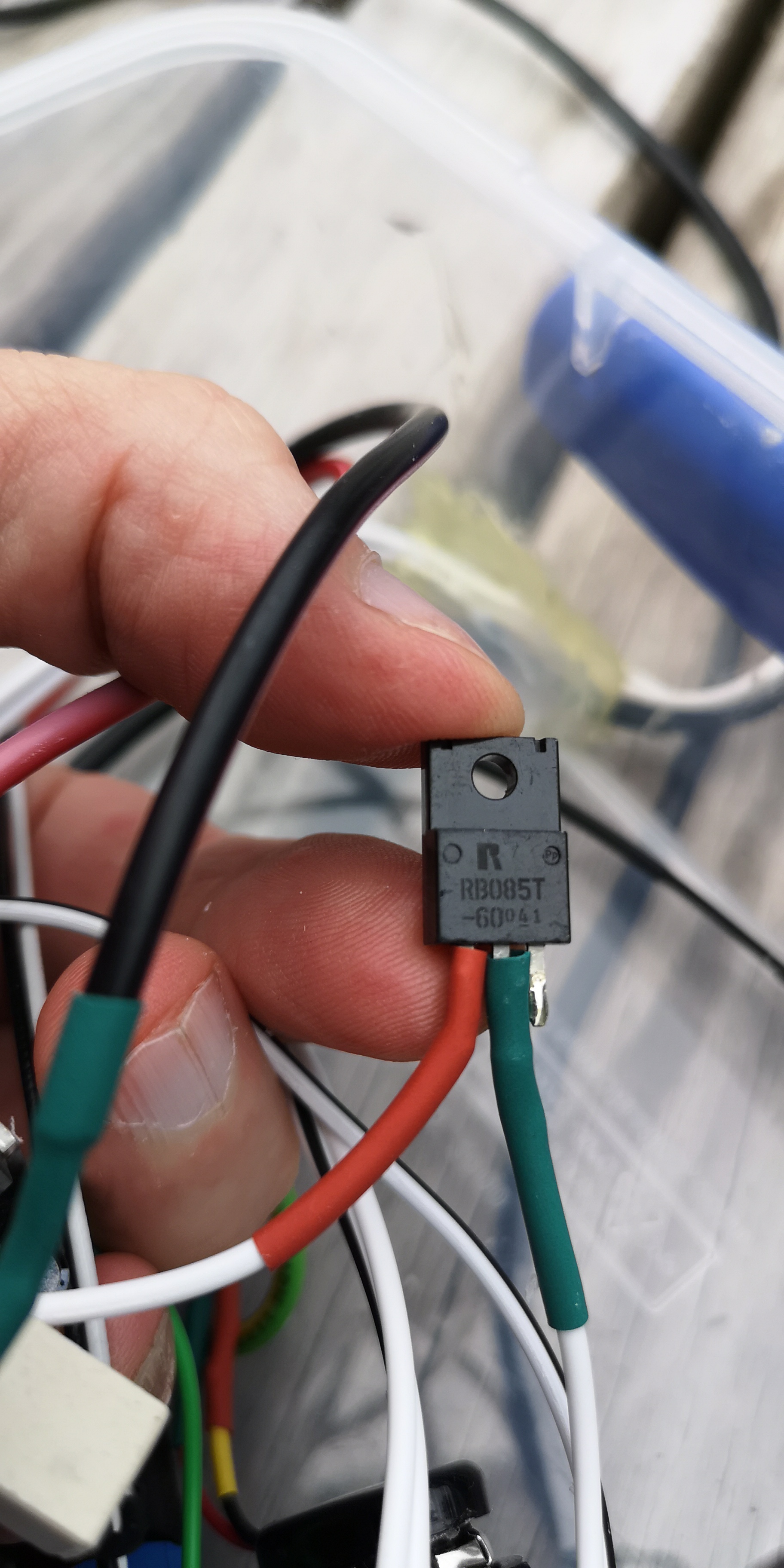 Diode prevents discharge through solar panels.jpg