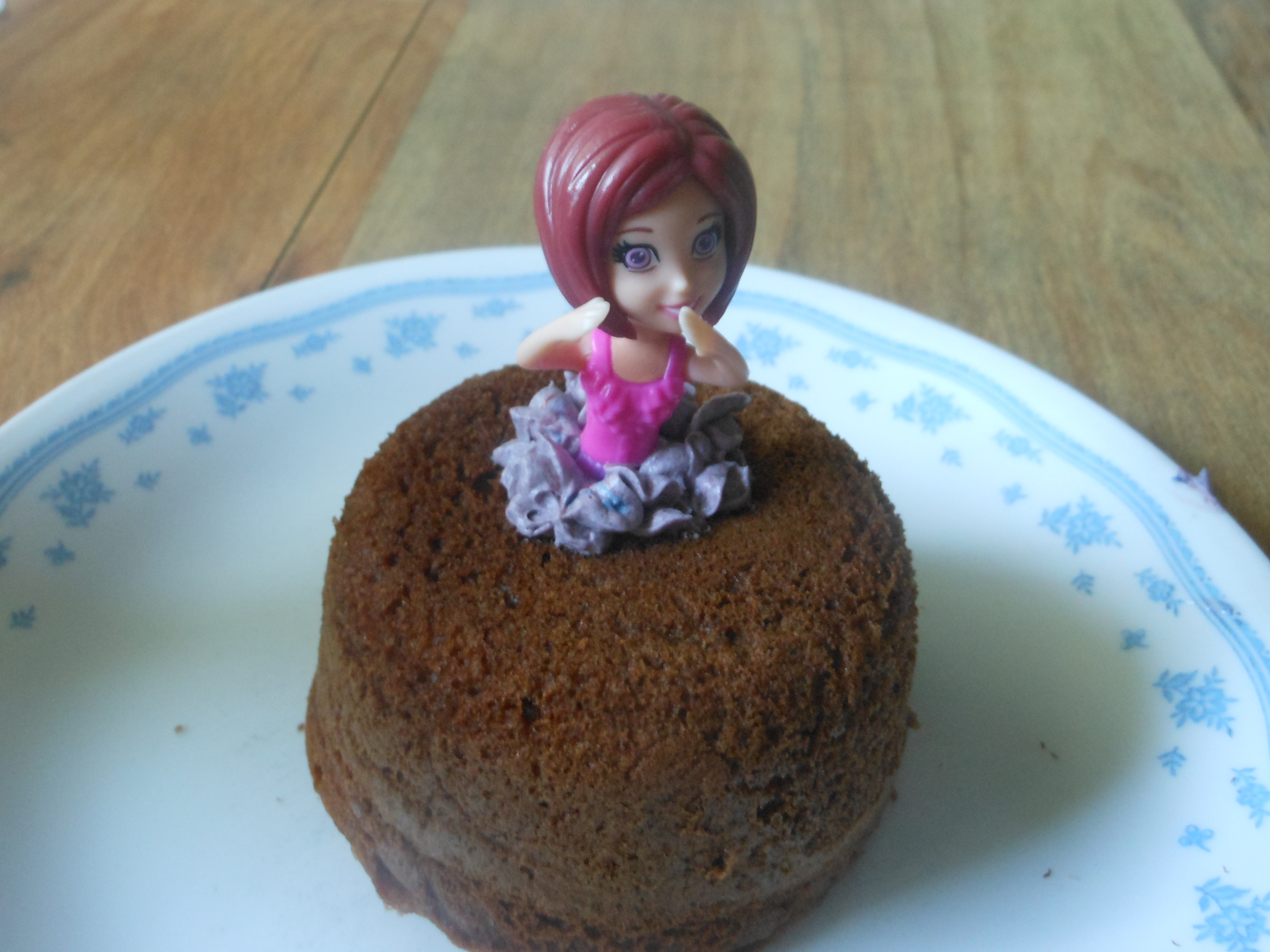 Doll cup cake 11.JPG