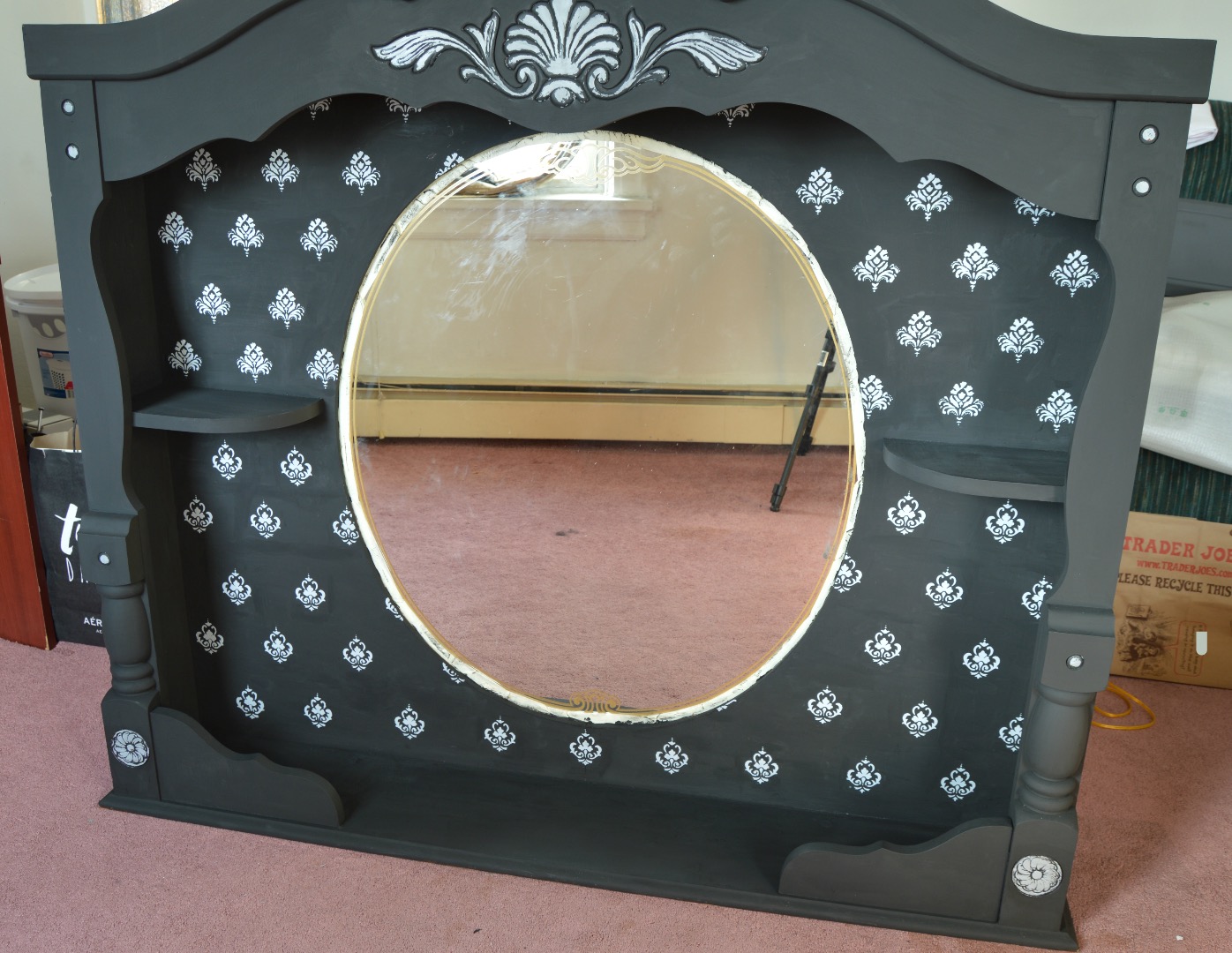 Dressing table upper part with design .jpg