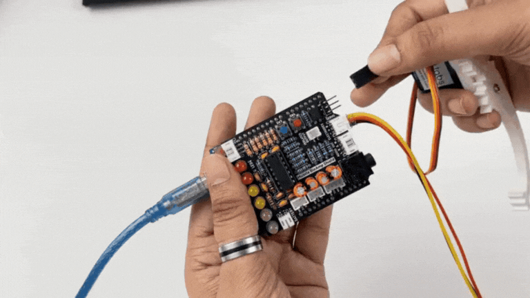 EOG_Servo control using eye blink.gif
