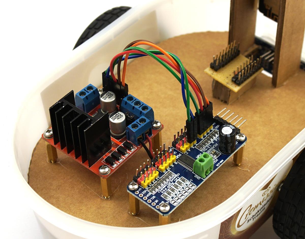 ESP32-CAM-PCA9685-wires.jpg