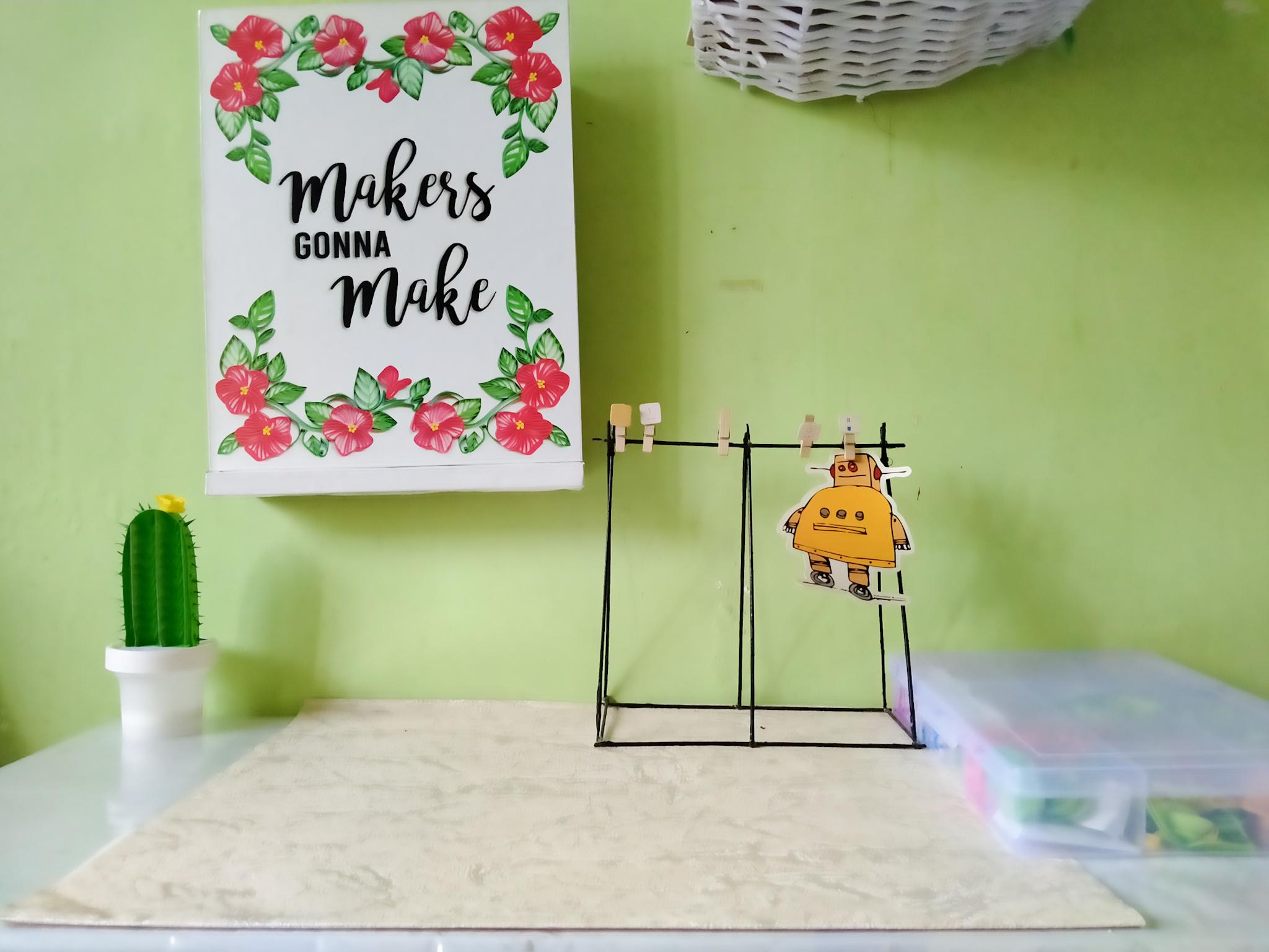 Easel from cardboard by quinzyvarira  (1).jpg
