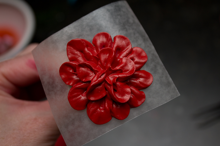 Easy, Stunning, Dimensional Icing Flowers-3-2.jpg