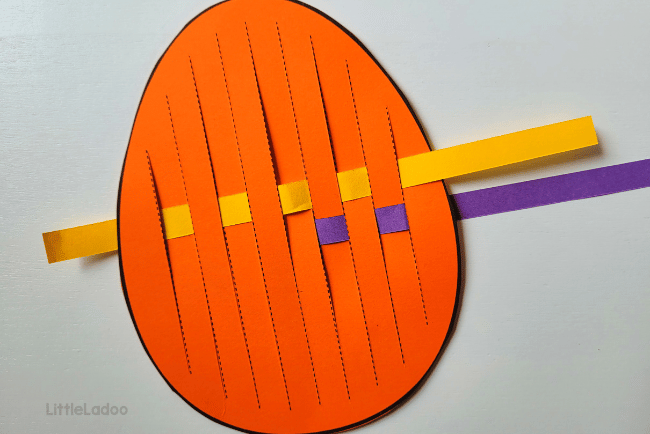 Egg paper Weaving craft (23).png