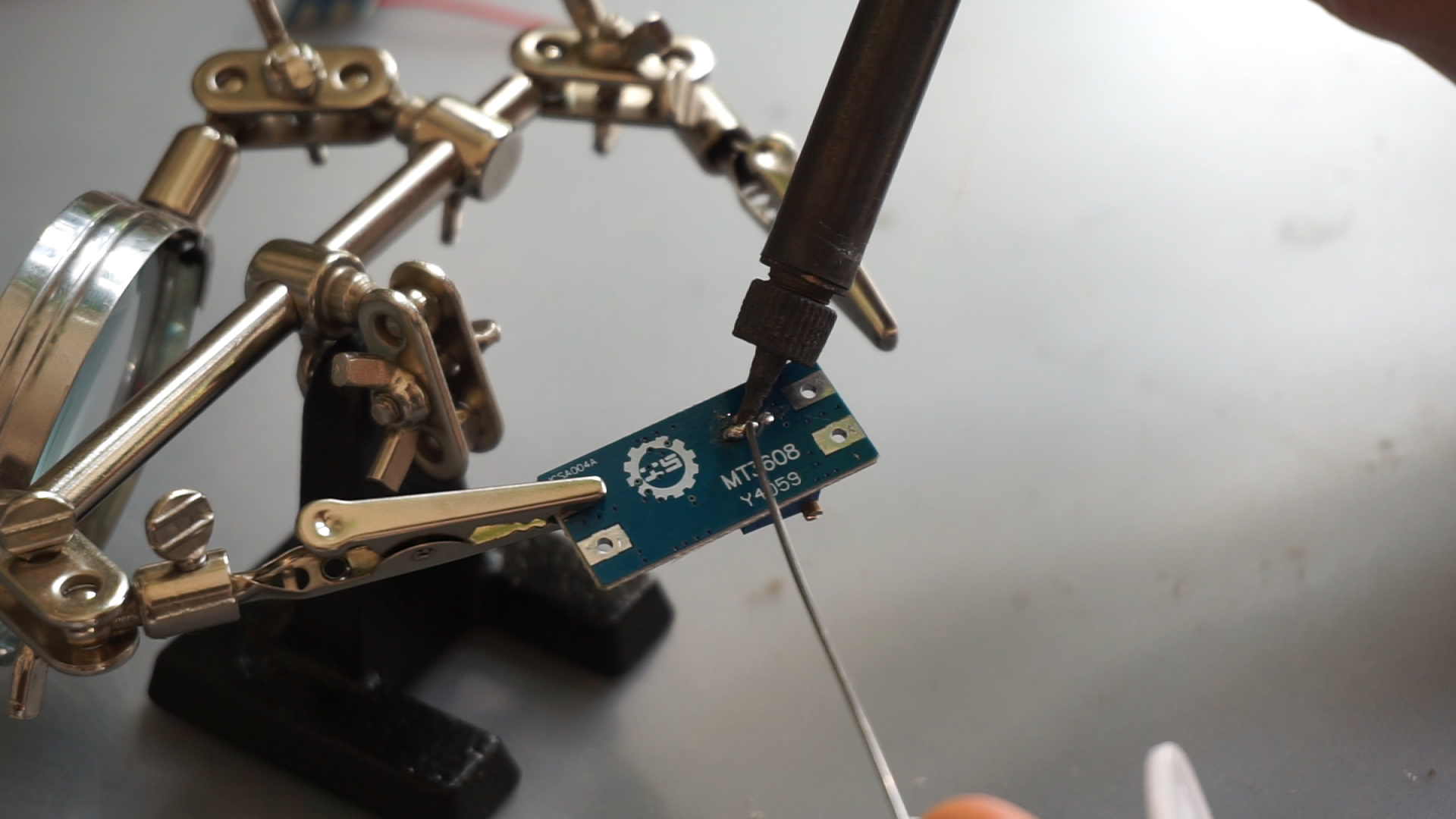 Electronics.00_00_11_06.Image fixe001.jpg