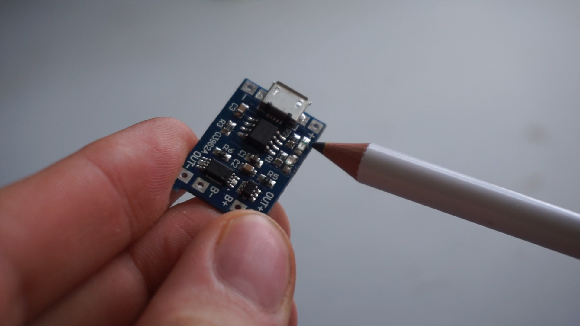Electronics.00_06_19_10.Image fixe032.jpg