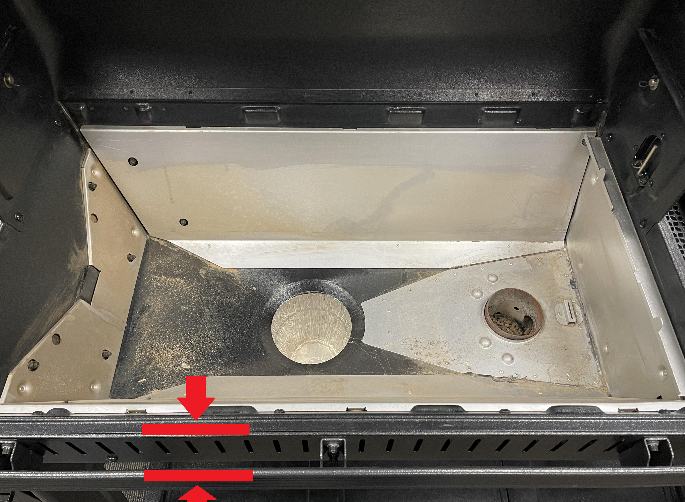 FGMJI7SMHMCH6YV empty grill cavity w arrows.png