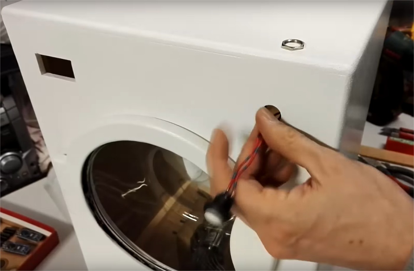 Fabriquer un lave linge motoris&eacute;e pour enfant - YouTube - Google Chrome_40.jpg