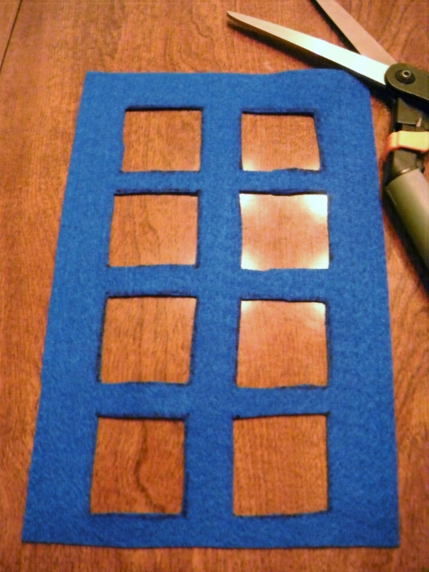 Felt Tardis Case 103 (480x640).jpg