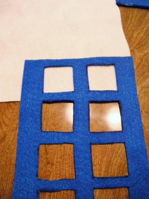 Felt Tardis Case 105 (480x640).jpg