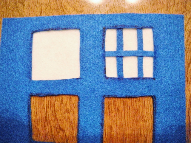 Felt Tardis Case 134 (640x480).jpg