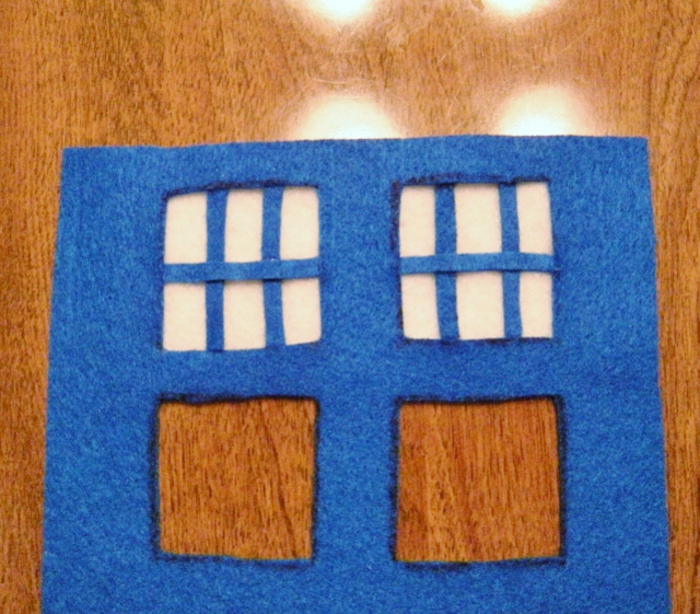 Felt Tardis Case 137 (640x561).jpg