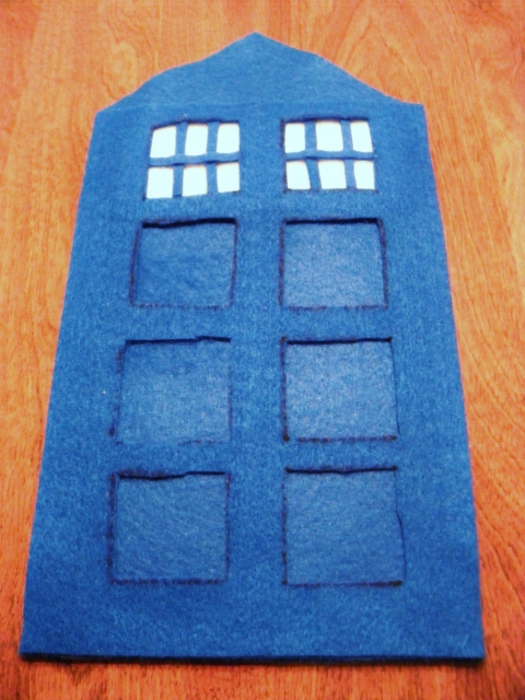 Felt Tardis Case 145 (480x640).jpg