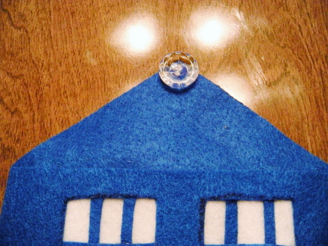 Felt Tardis Case 186 (640x480).jpg