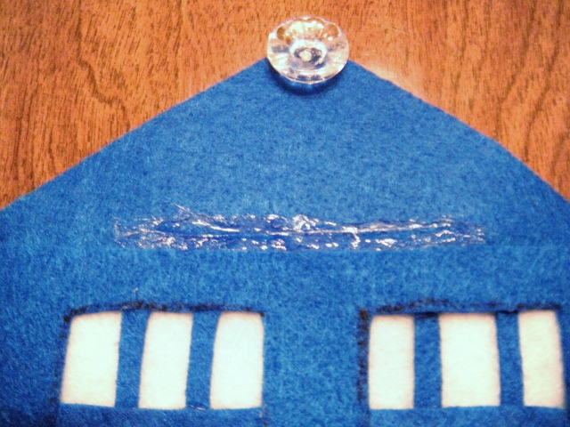 Felt Tardis Case 201 (640x480).jpg