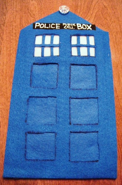 Felt Tardis Case 205 (423x640).jpg