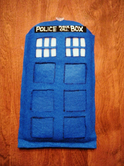 Felt Tardis Case 220 (480x640).jpg