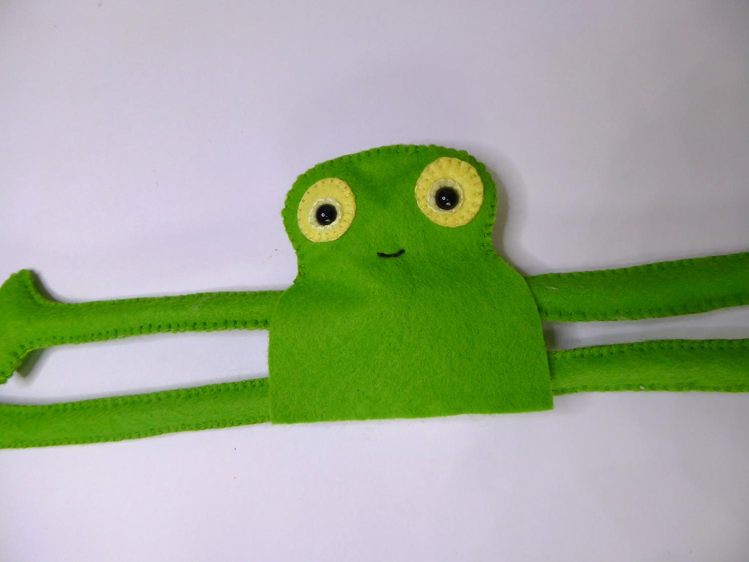 Felt frog pal 32.JPG