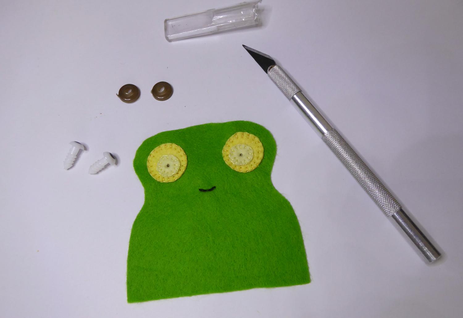 Felt frog pal 9.JPG