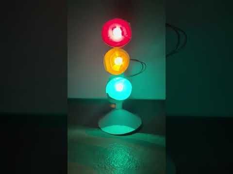 Flashing Traffic Lights - 9 V - Video 1