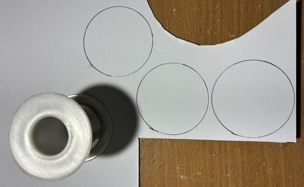Flashing Traffic Lights 05 Step 03 Cut Out Three Circles.jpg