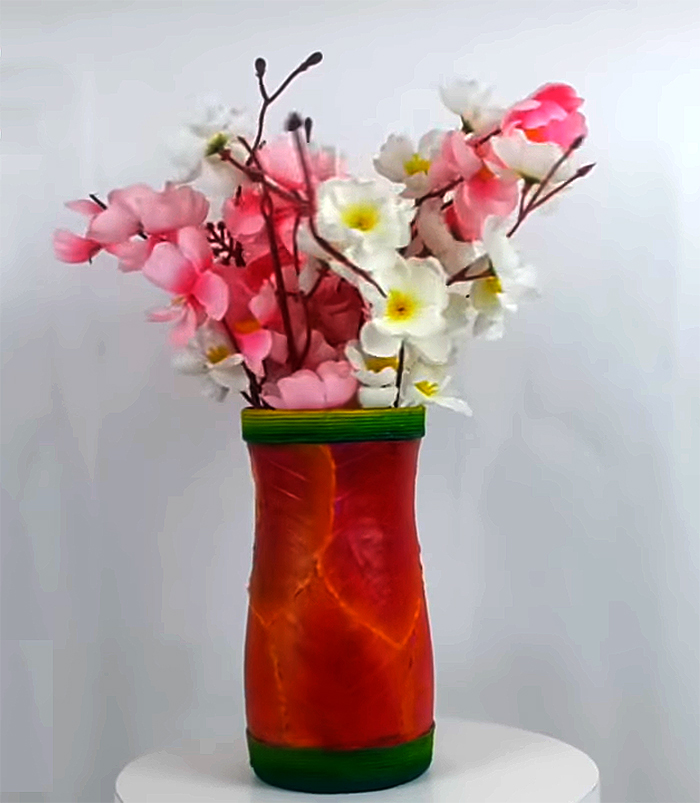 Flower-Vase-from-Peepal-Leaves-StylEnrich.jpg