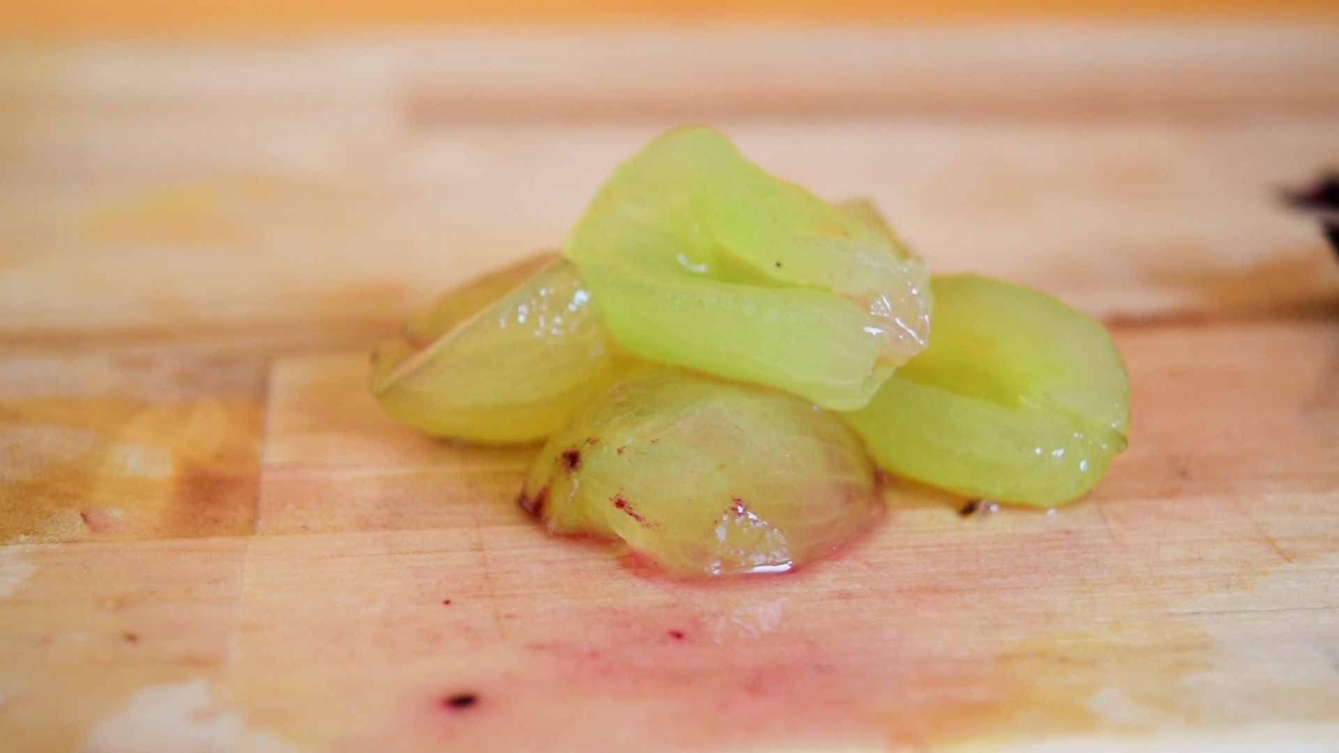 Grapes Peeling Lifehack_freeze21.bmp