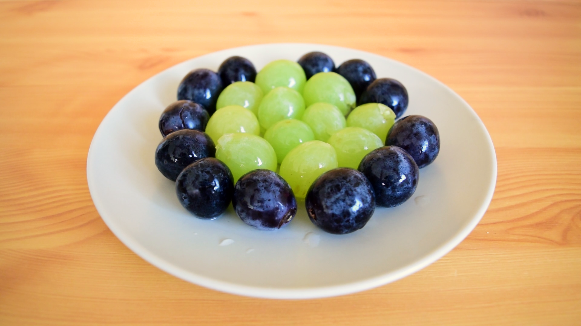 Grapes Peeling Lifehack_freeze3.bmp