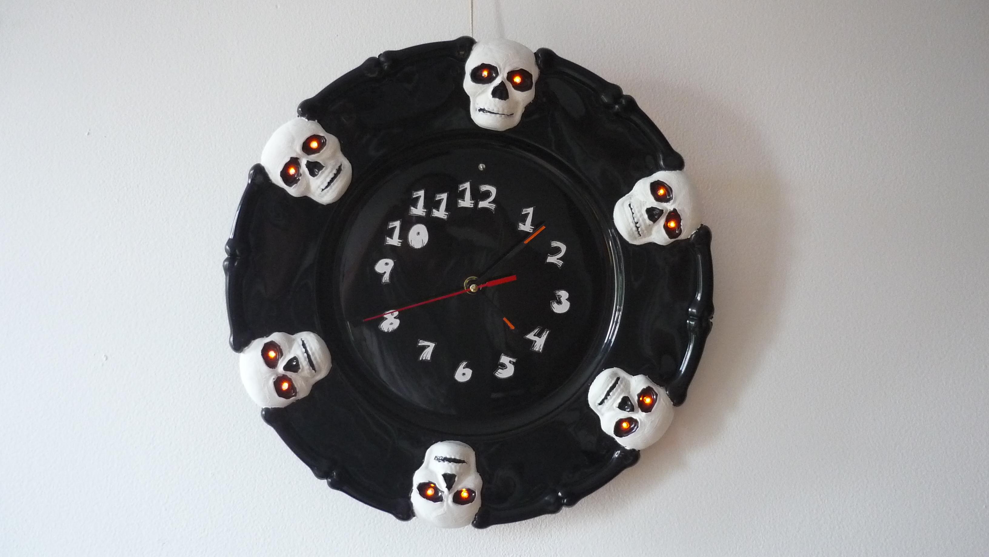 HALLOWEEN_TALKING_CLOCK.jpg