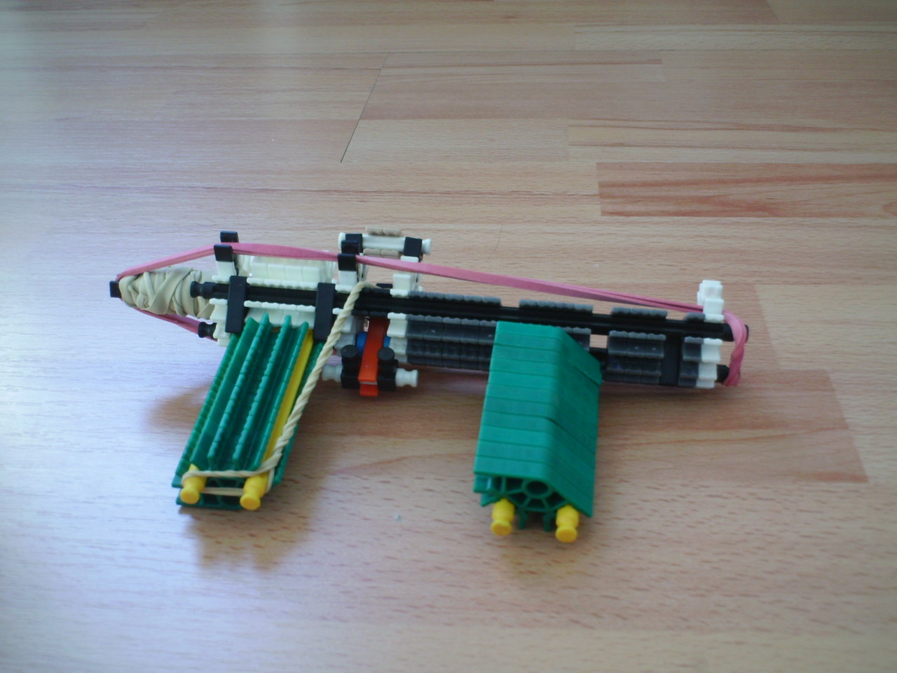 HIER ZIJN DE KNEX PISTOLEN 046.jpg