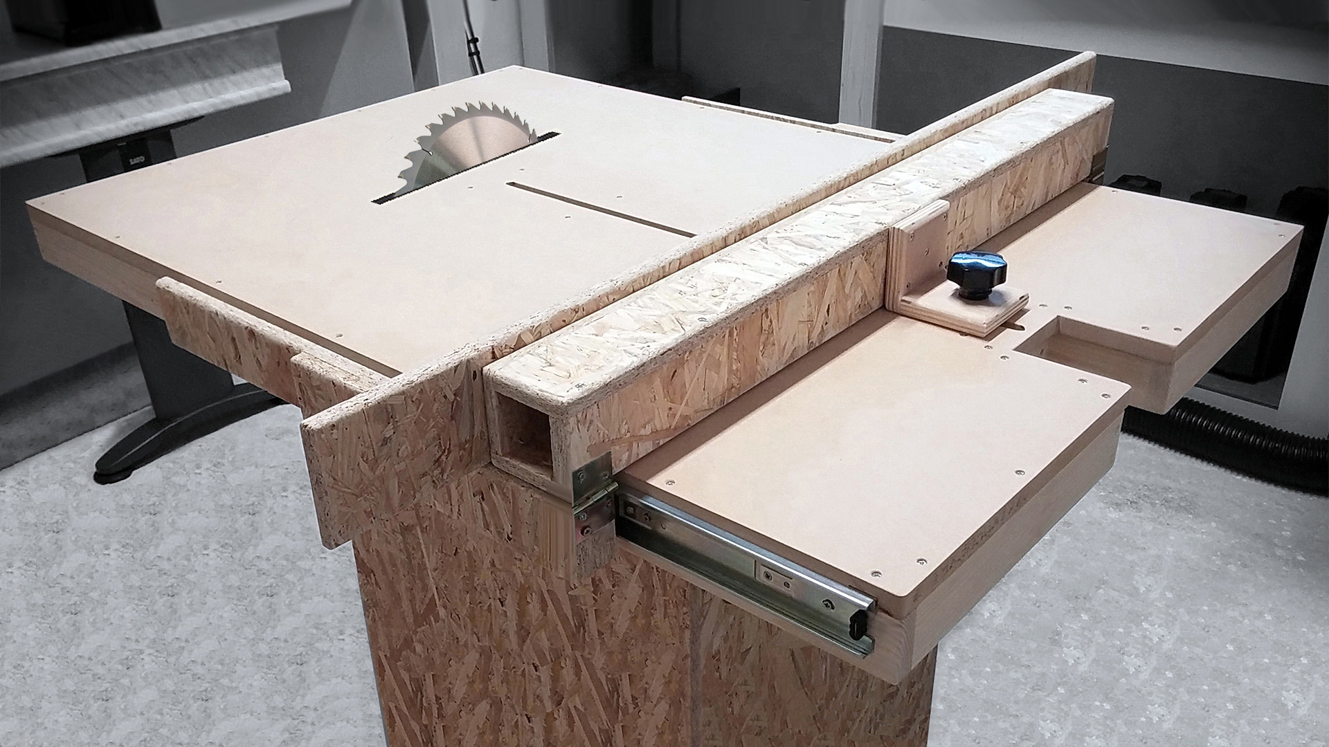 Homemade Table Saw Fence Mechanism.jpg