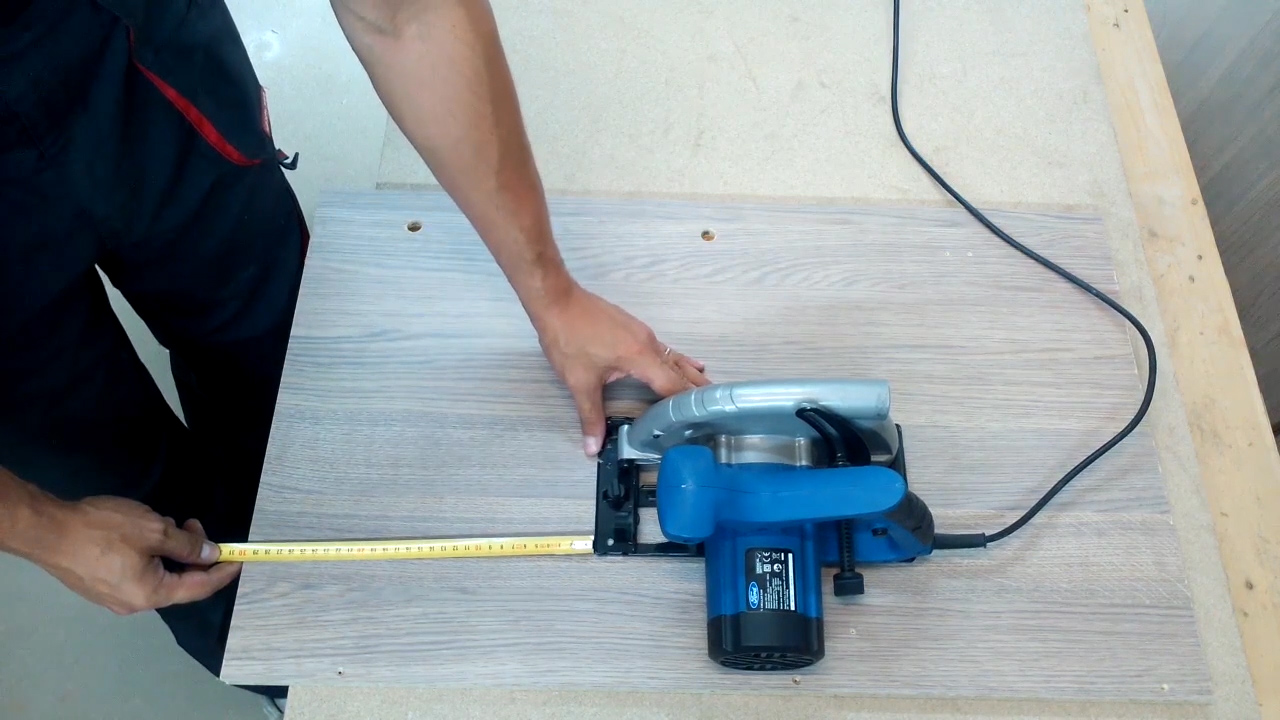 Homemade table saw.mp4.Still004.jpg