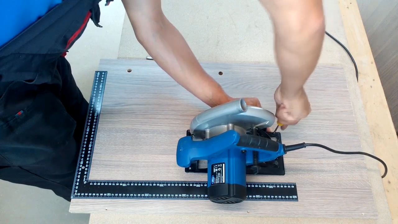 Homemade table saw.mp4.Still009.jpg