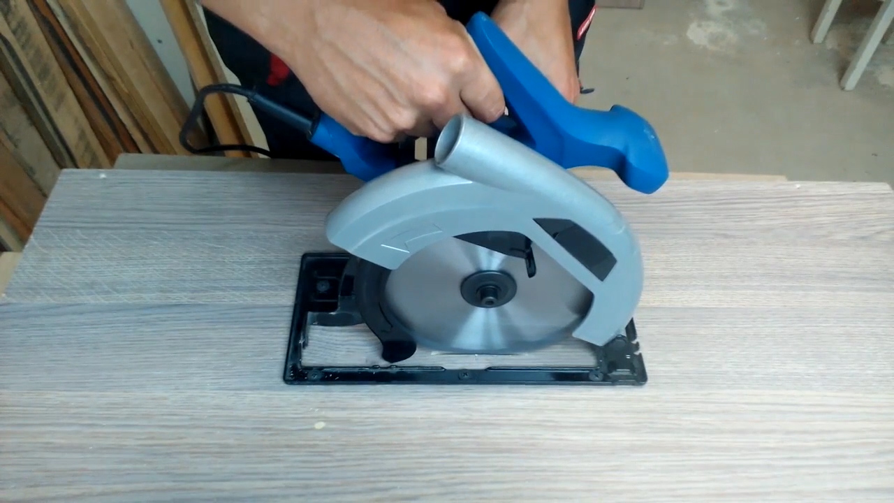 Homemade table saw.mp4.Still010.jpg