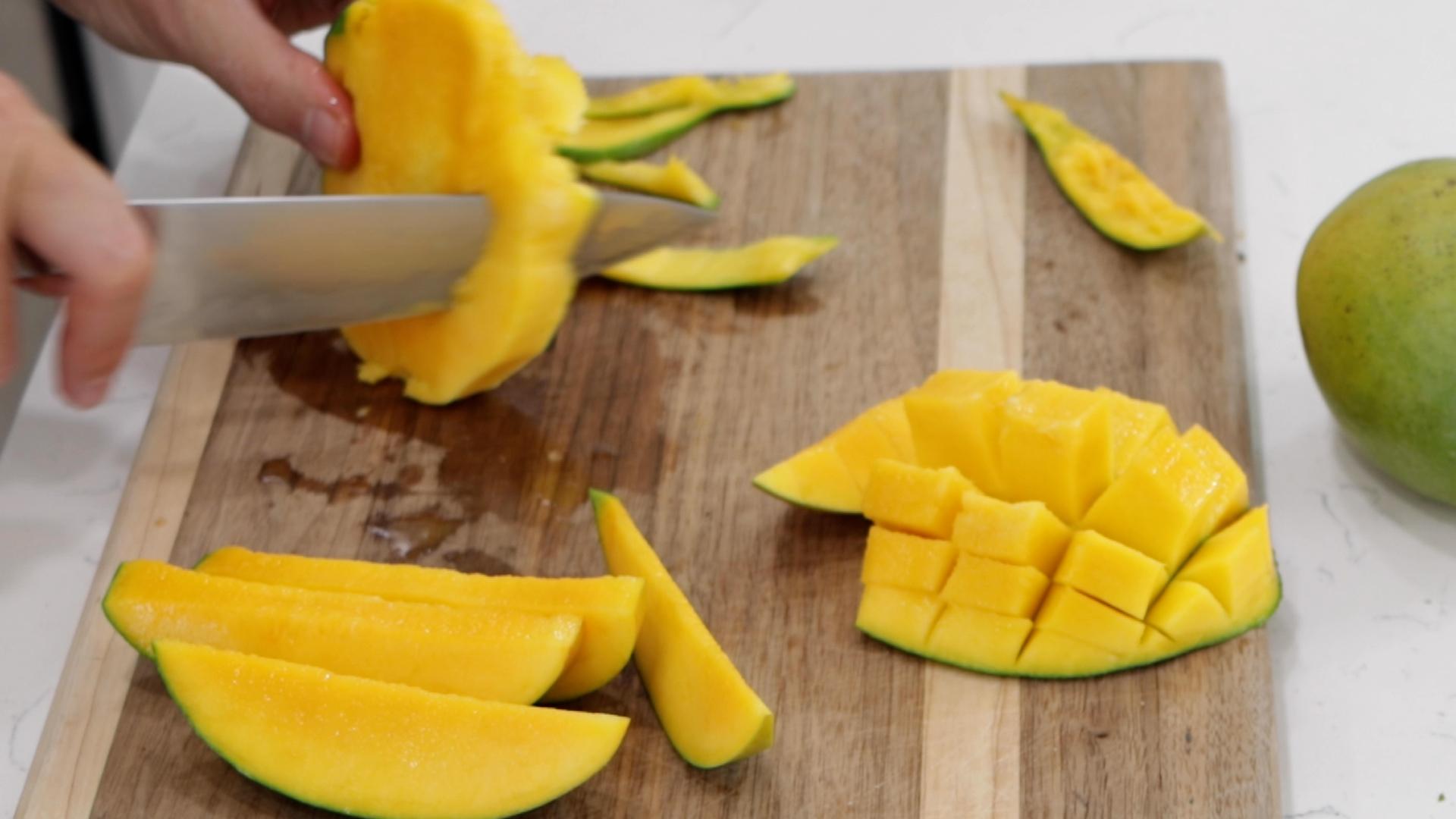 How to Cut and Eat a Mango.00_07_20_15.Still014.jpg