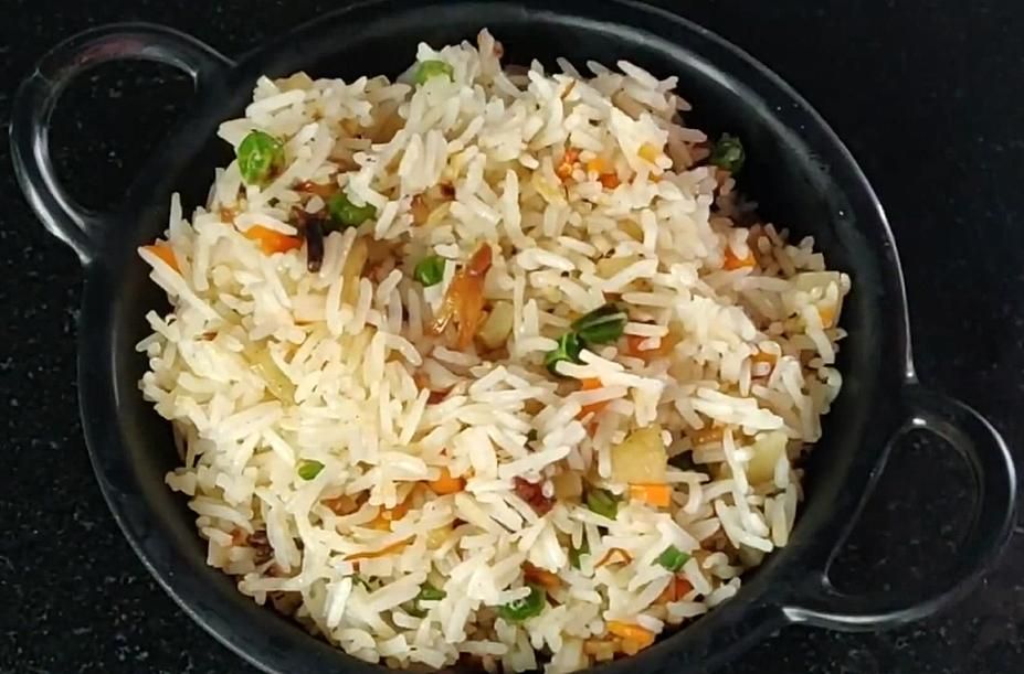 How to Make Burnt Garlic Vegetable Fried Rice.jpg