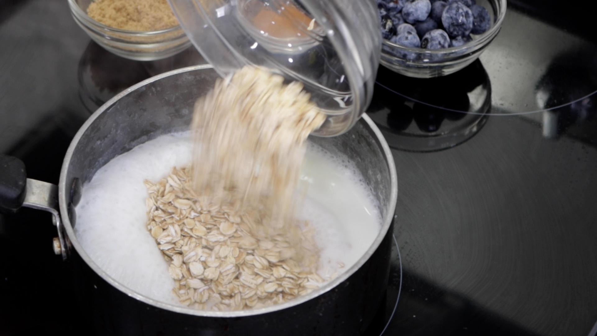 How to Make Oatmeal on the Stovetop Cooking Basics.00_01_41_07.Still003.jpg