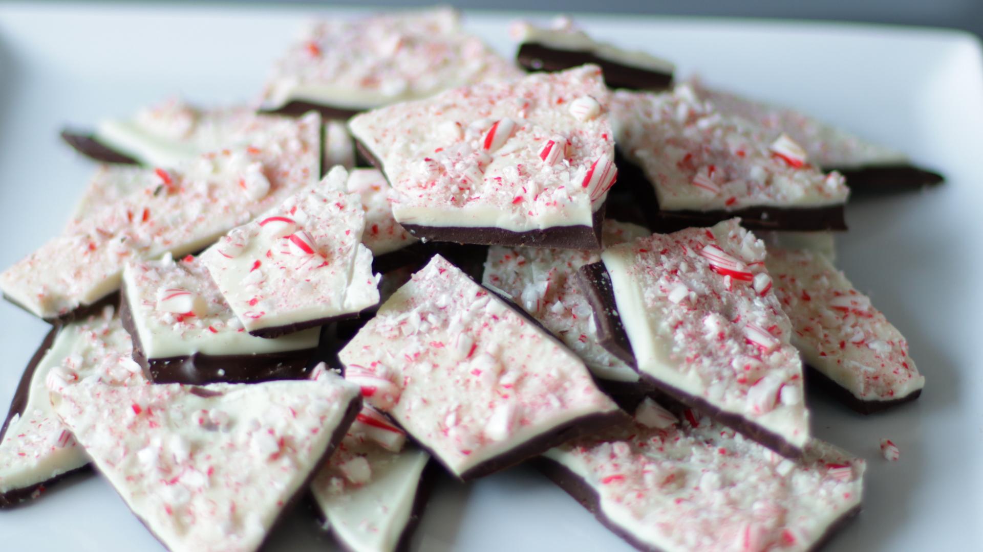 How to Make Peppermint Bark | Easy Homemade Peppermint Bark Recipe 4.jpg