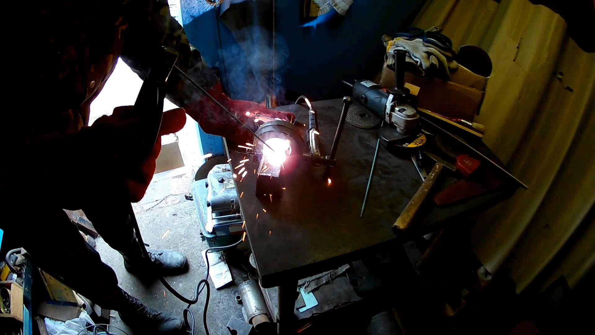 How to Make a Steel Mold for Melting Metals.avi_snapshot_02.53_[2016.12.27_14.58.29].jpg