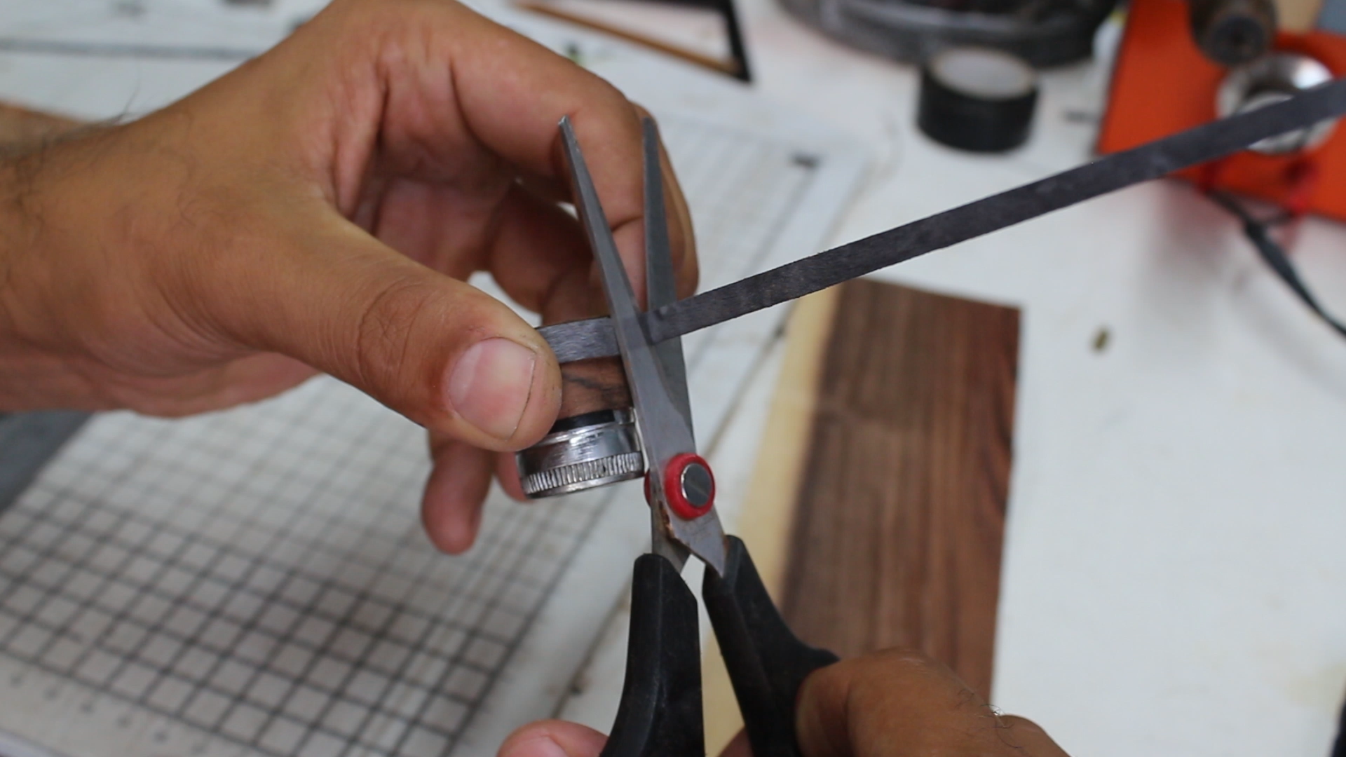 How to inlay a wedding ring into a wooden ring 15.bmp