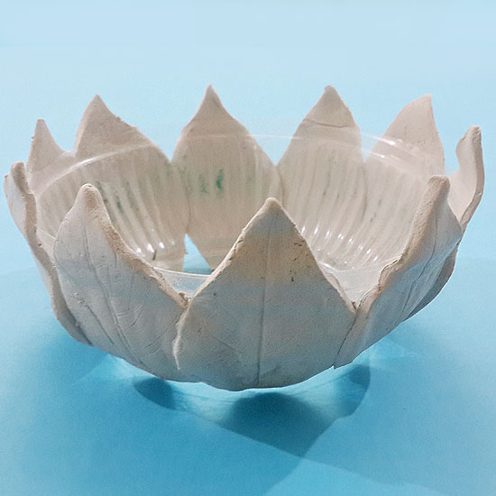 How-To-Make-DIY-Leaf-Bowl-From-Clay-stylenrichDIY.jpg