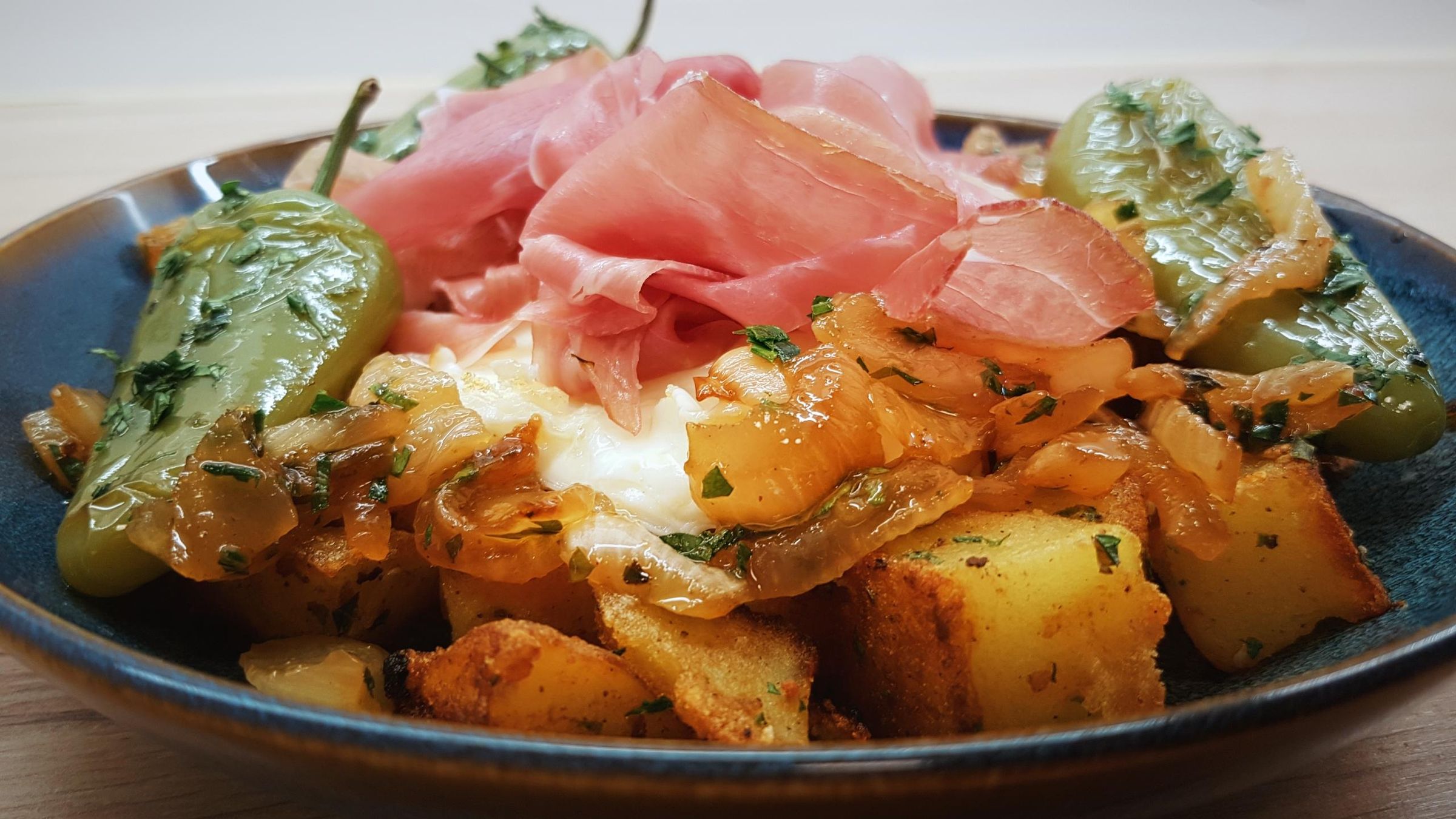 Huevos Rotos Thumbnail.jpg